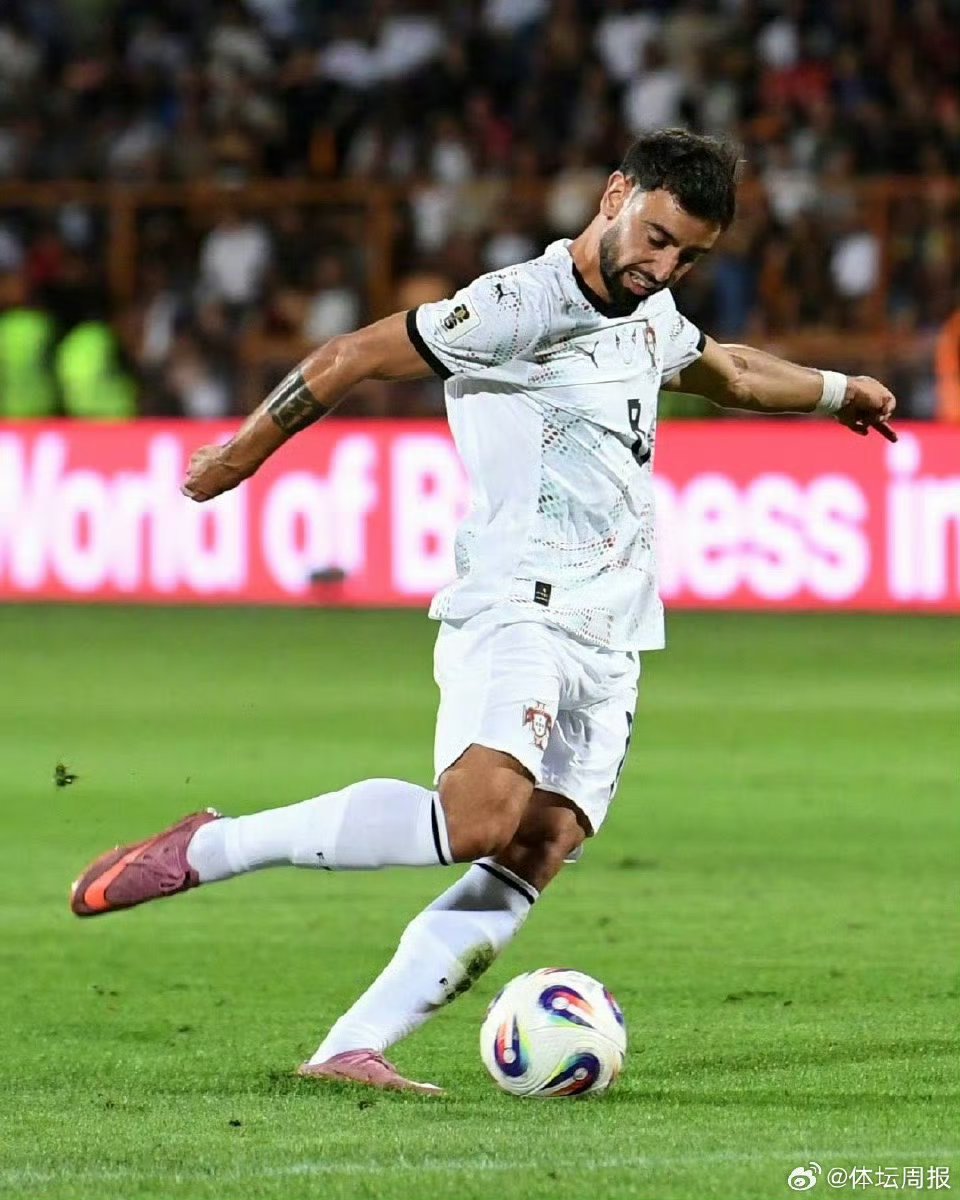 详细阅读:开元登录入口包含本菲卡发布备战花絮,赛前远射贴柱,英超任务艰巨,年轻球员得到机会的词条 开元登录入口包含本菲卡发布备战花絮,赛前远射贴柱,英超任务艰巨,年轻球员得到机会的词条